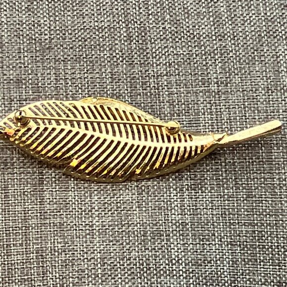 Vintage Monet Leaf Brooch Pin 3.5 In Gold Cut Away Turned Edge Elegant Nature - Picture 8 of 8